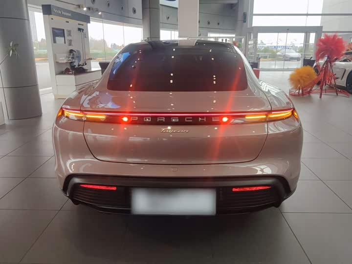 Фото 6 - Porsche Taycan