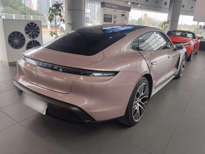 Фото 7 - Porsche Taycan