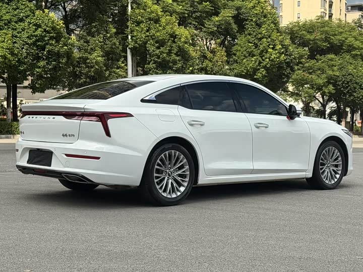 Фото 9 - Bestune B70