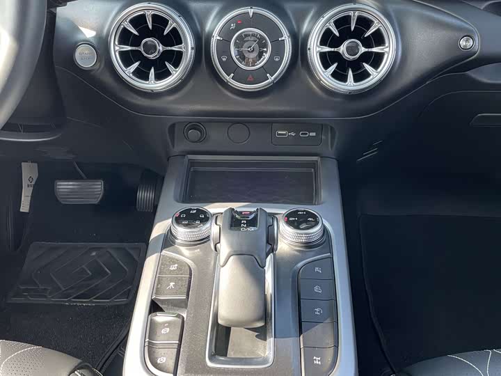 Фото 6 - Tank 300