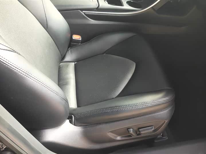 Фото 8 - Toyota Avalon