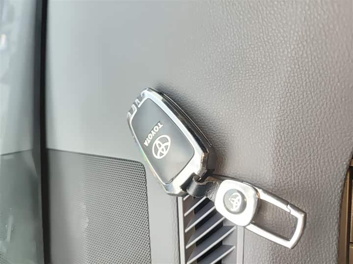 Фото 9 - Toyota Wildlander