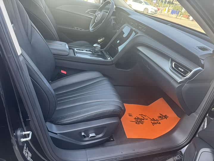 Фото 8 - Hongqi H5