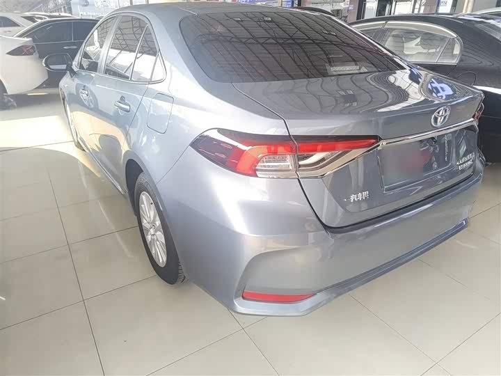 Фото 5 - Toyota Corolla