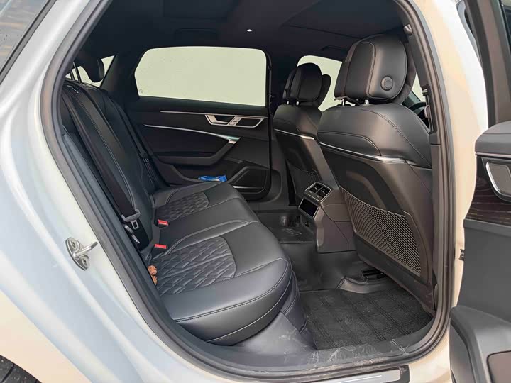 Фото 7 - Audi A6L