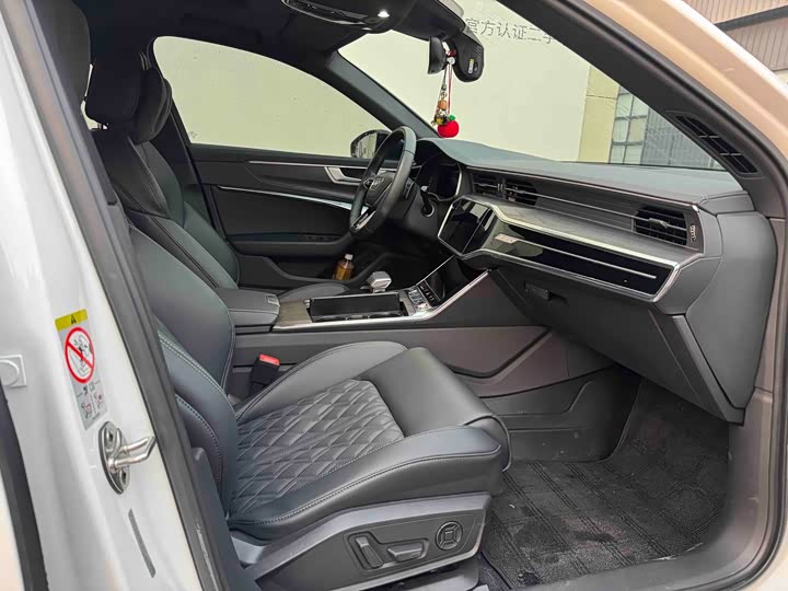 Фото 8 - Audi A6L