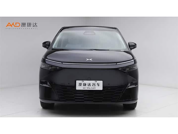 Фото 2 - XPeng X9