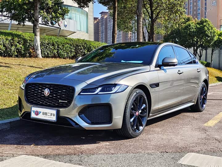 Фото 1 - Jaguar XF L