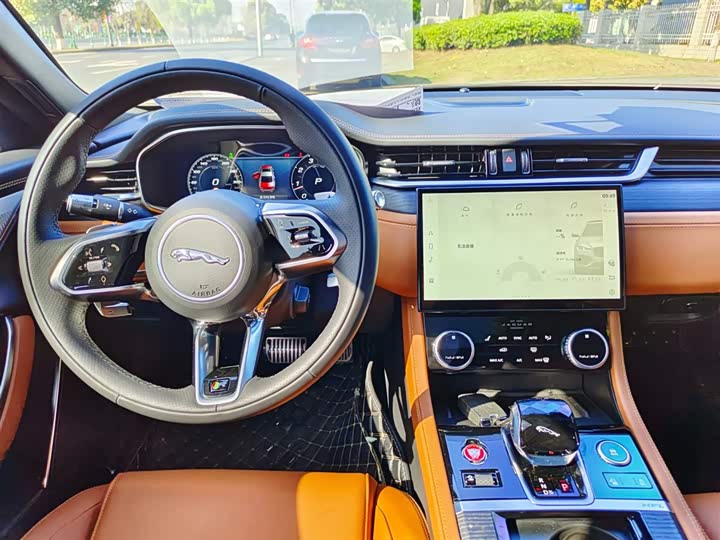 Фото 6 - Jaguar XF L