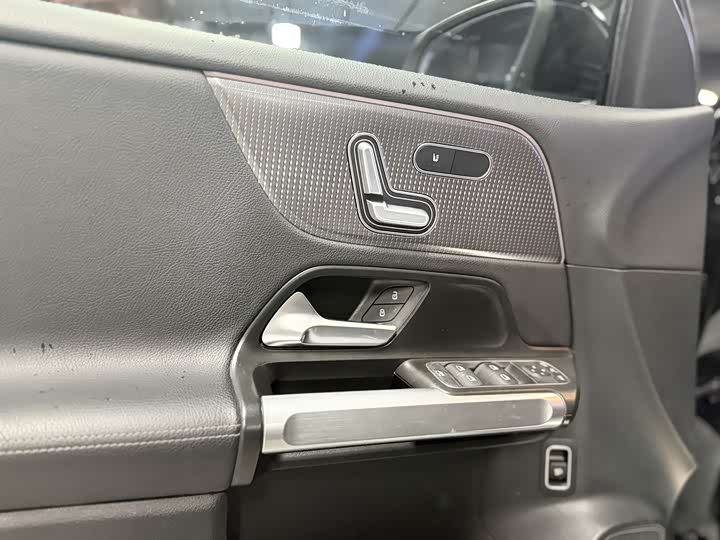 Фото 6 - Mercedes-Benz EQB