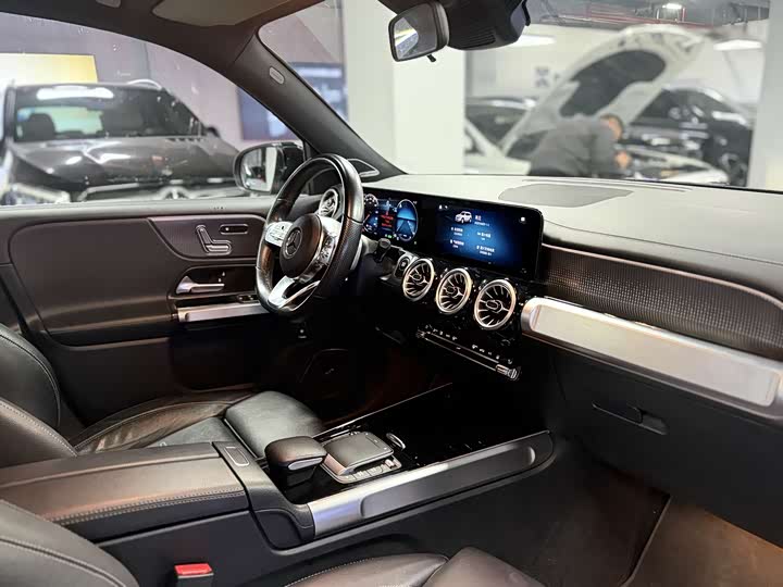 Фото 7 - Mercedes-Benz EQB