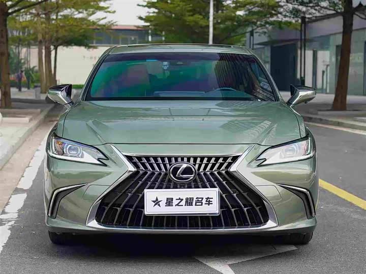 Фото 2 - Lexus ES