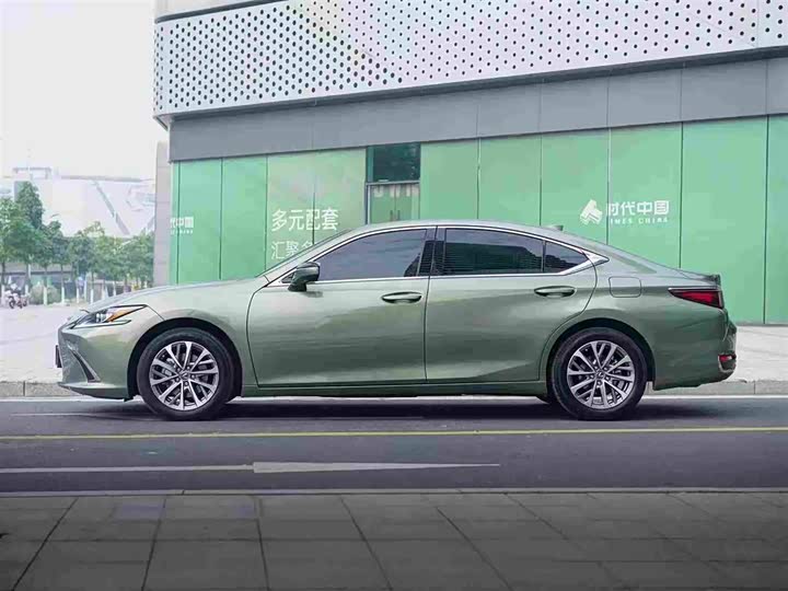 Фото 5 - Lexus ES