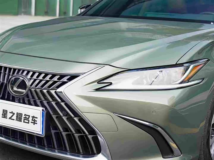 Фото 6 - Lexus ES