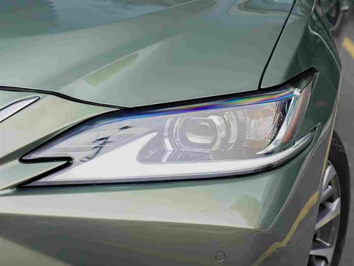 Фото 7 - Lexus ES