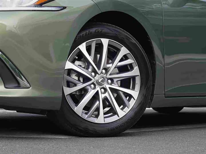 Фото 9 - Lexus ES