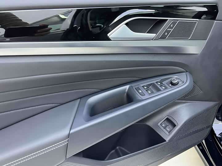 Фото 6 - Volkswagen Passat Hybrid