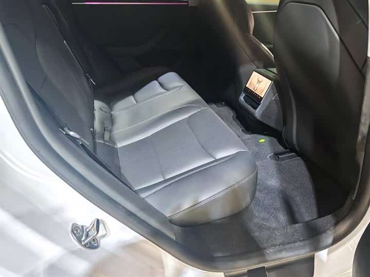 Фото 6 - Tesla Model 3