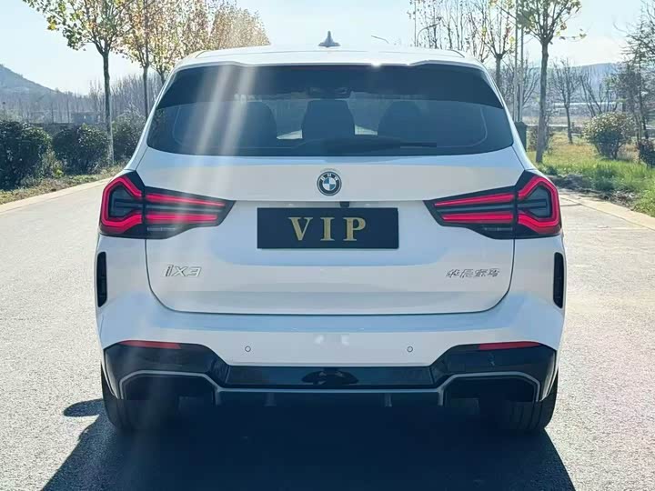 Фото 8 - BMW iX3