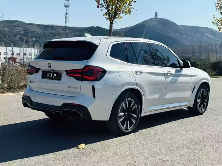 Фото 9 - BMW iX3