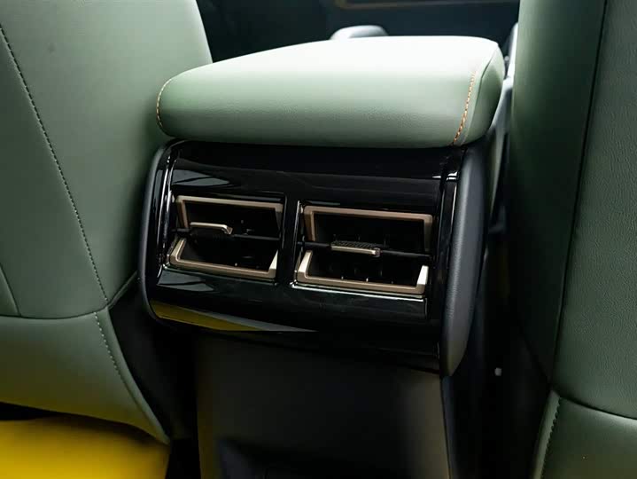 Фото 3 - Chery iCar 03