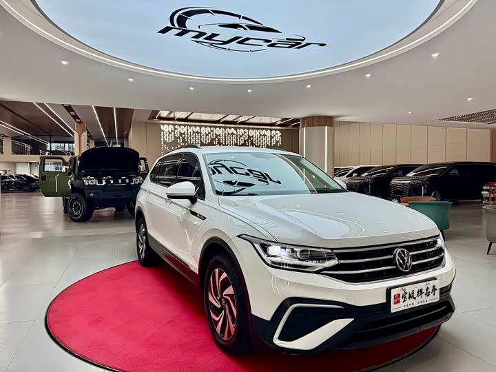 Фото 3 - Volkswagen Tiguan L Pro