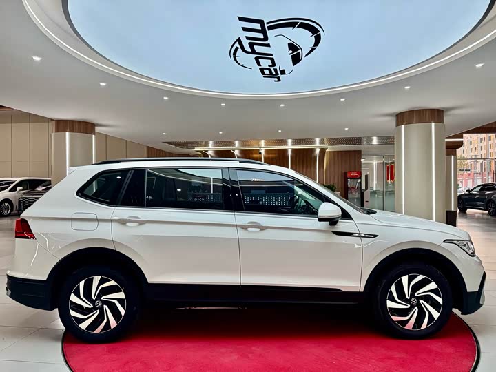 Фото 4 - Volkswagen Tiguan L Pro