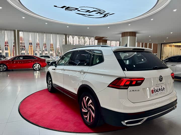 Фото 7 - Volkswagen Tiguan L Pro