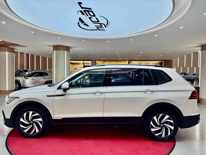 Фото 8 - Volkswagen Tiguan L Pro
