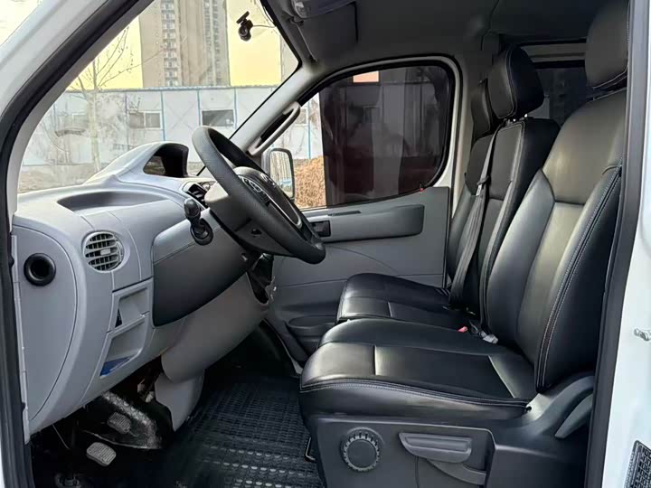 Фото 4 - Maxus V80