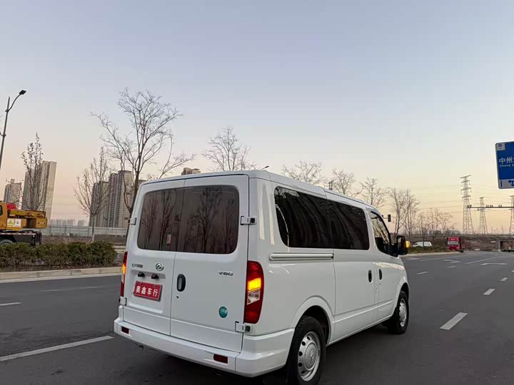 Фото 9 - Maxus V80