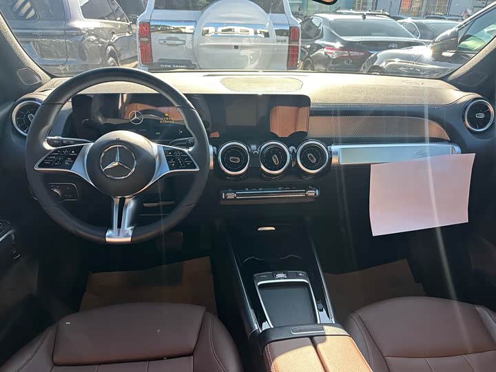 Фото 8 - Mercedes-Benz GLB-Class