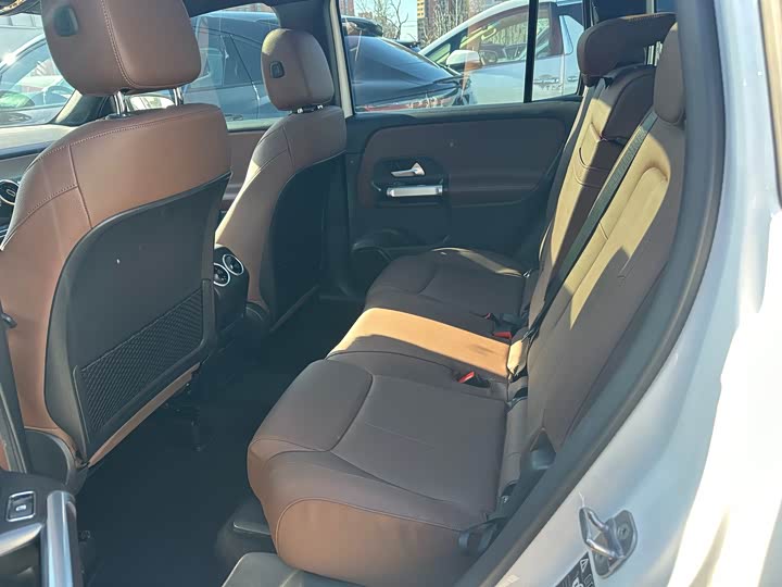 Фото 9 - Mercedes-Benz GLB-Class