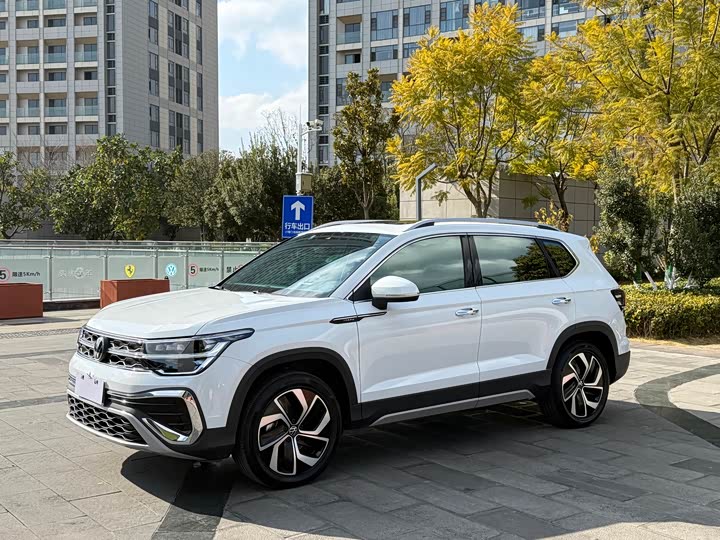 Фото 1 - Volkswagen Tharu