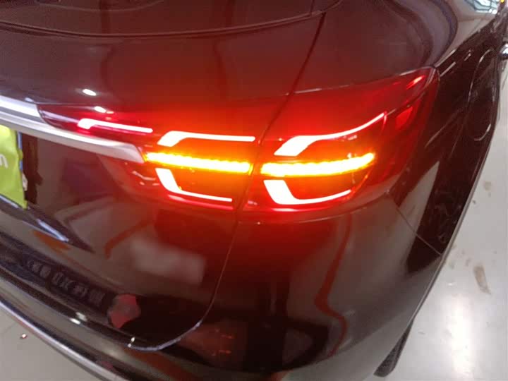 Фото 8 - Hongqi HS5