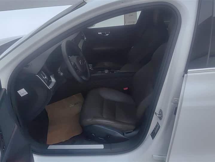 Фото 9 - Volvo S60