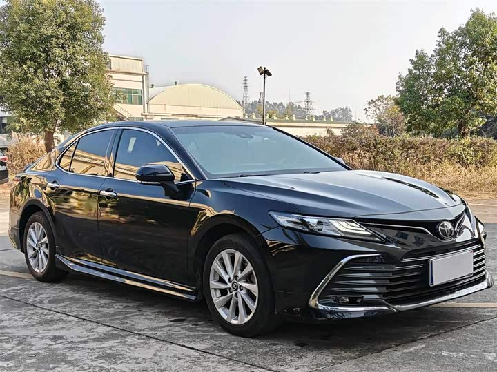 Фото 3 - Toyota Camry