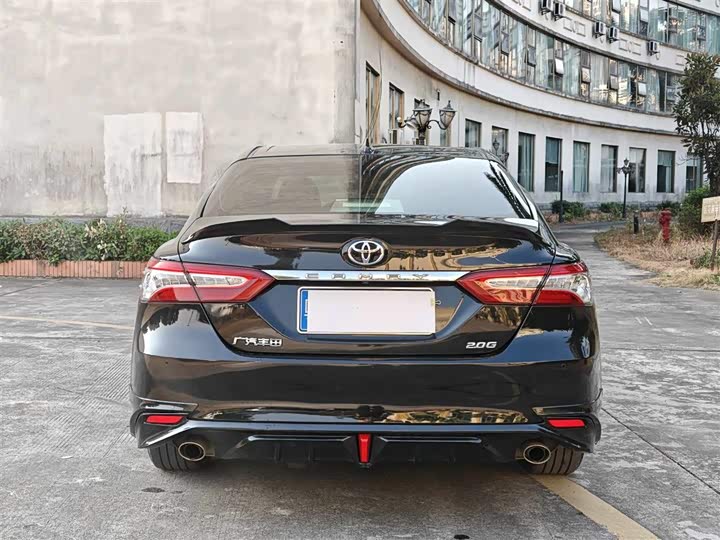 Фото 8 - Toyota Camry