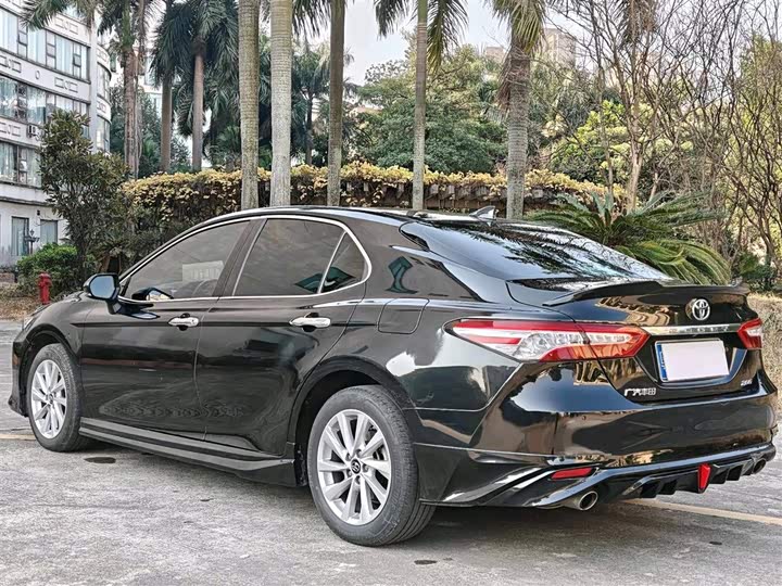 Фото 9 - Toyota Camry