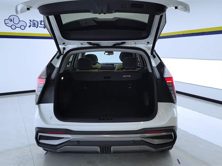 Фото 4 - Geely Atlas L