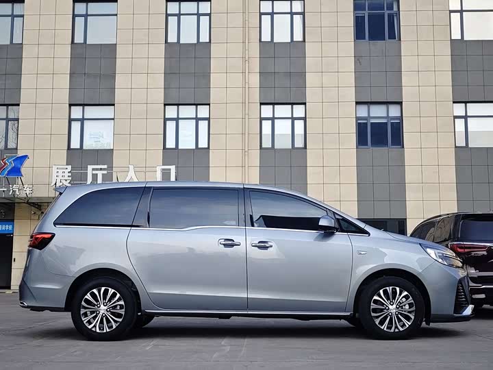 Фото 4 - Buick GL8 ES