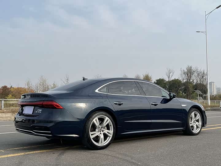 Фото 5 - Audi A7L