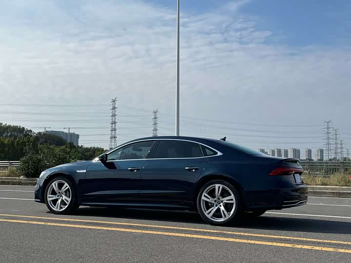 Фото 8 - Audi A7L
