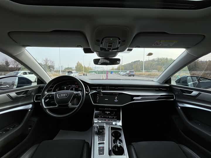 Фото 9 - Audi A7L