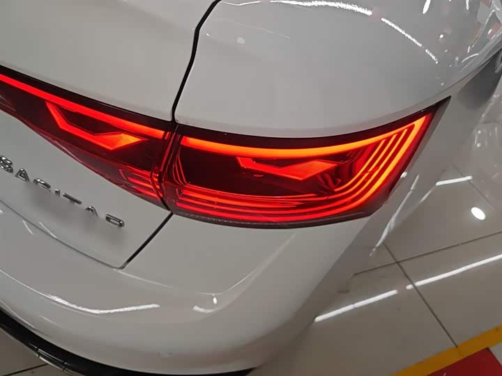 Фото 8 - Volkswagen Sagitar L