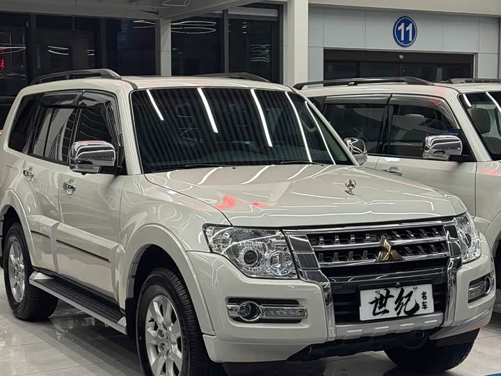 Фото 2 - Mitsubishi Pajero