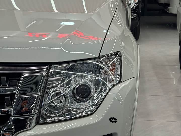 Фото 4 - Mitsubishi Pajero