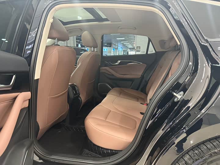 Фото 7 - Bestune B70