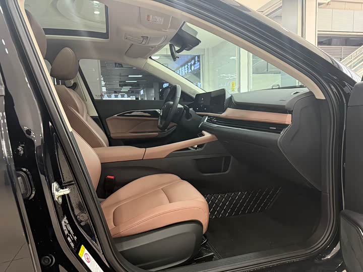 Фото 8 - Bestune B70