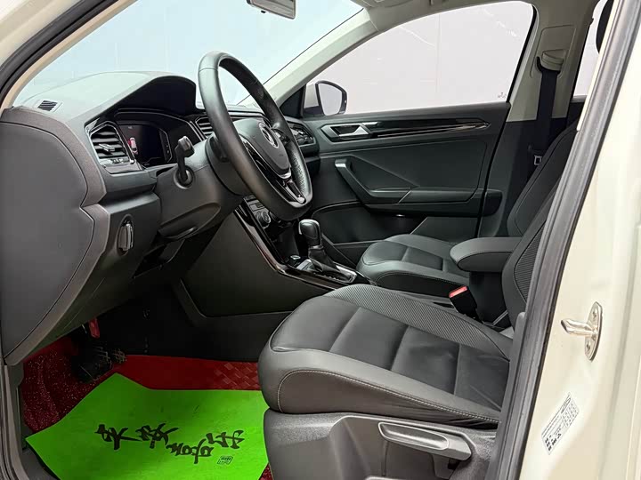 Фото 4 - Volkswagen T-Roc